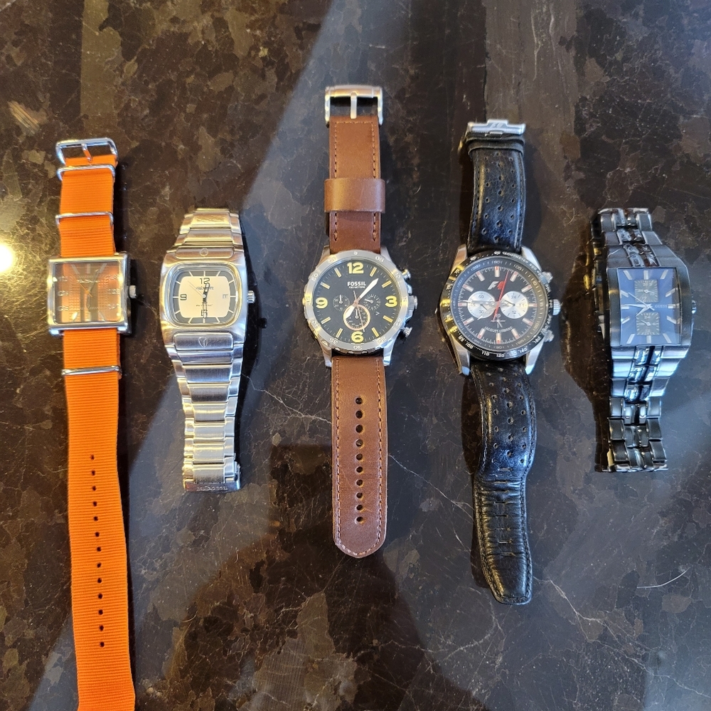 Mens Guess watch - Picture 2 of 2